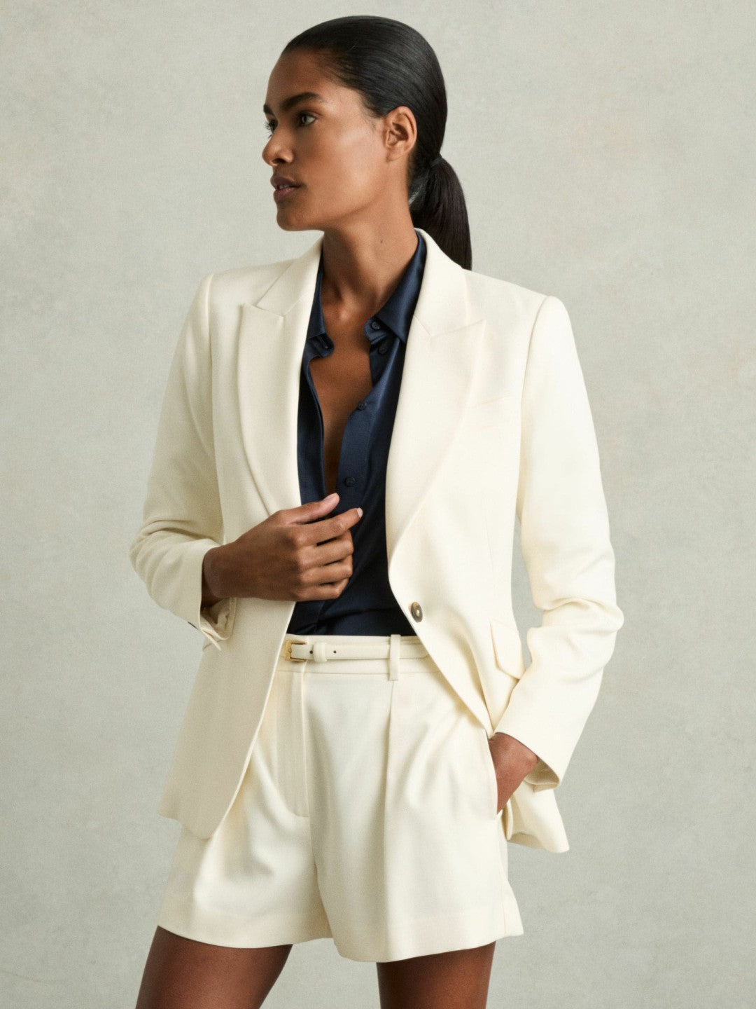 Single-Pleat Tailored Shorts Cream | Women