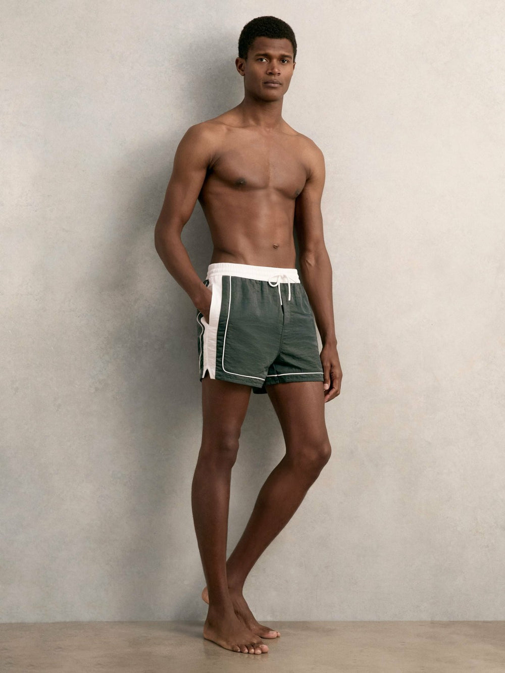 Colour-Block Piped-Trim Swim Shorts Dark Green/White | Men