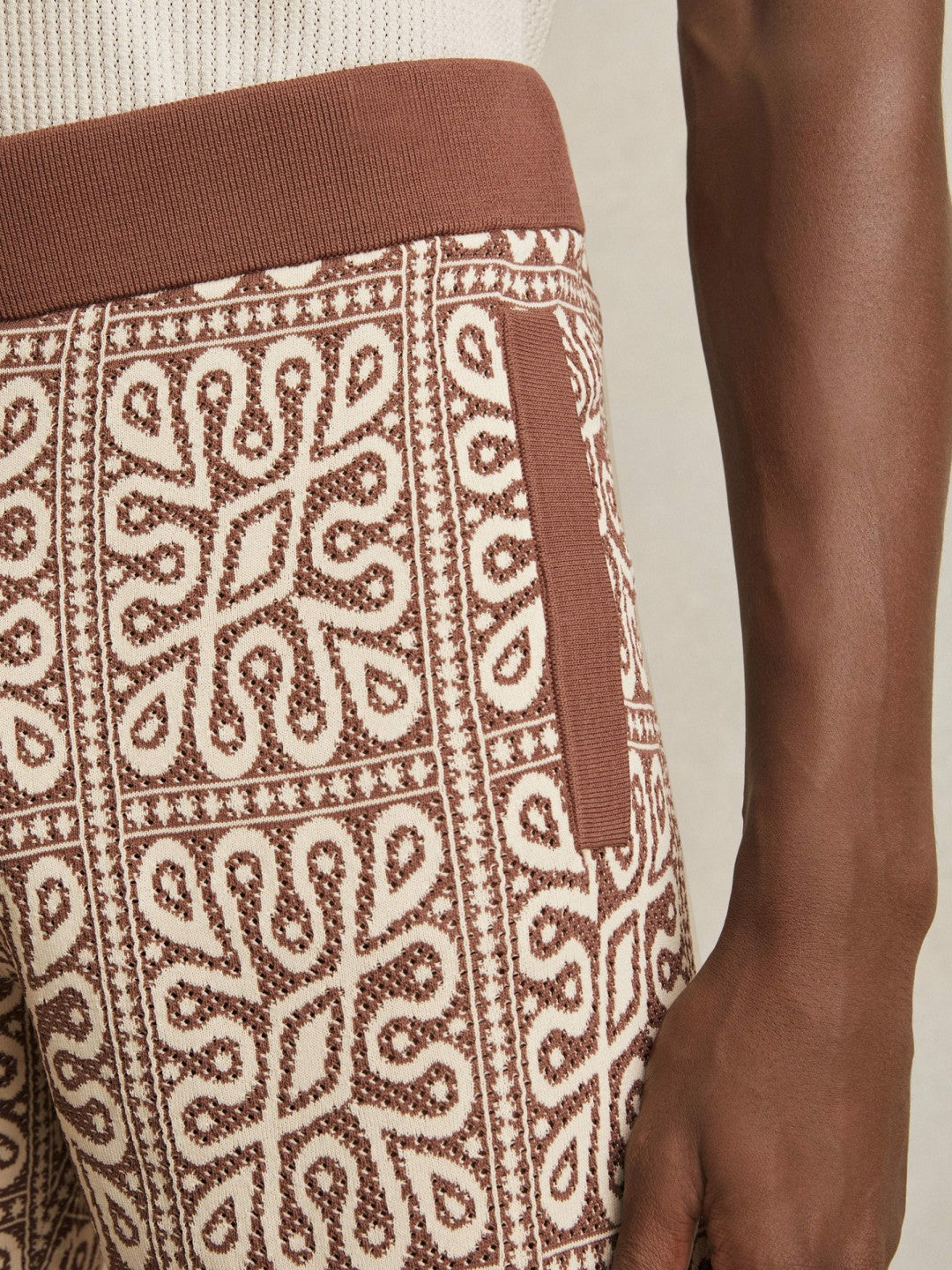 Tile Pattern Knit Shorts Brown/White | Men