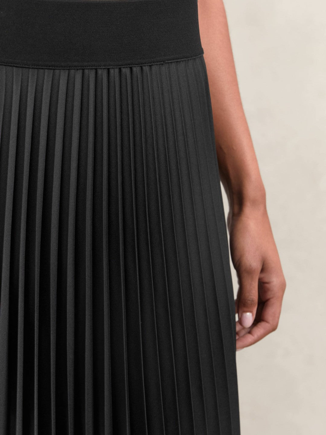 Pleated Midi Skirt Black | Women