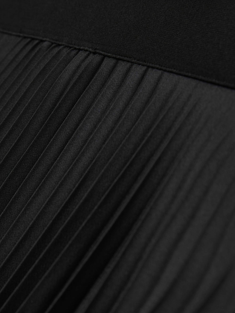 Pleated Midi Skirt Black | Women