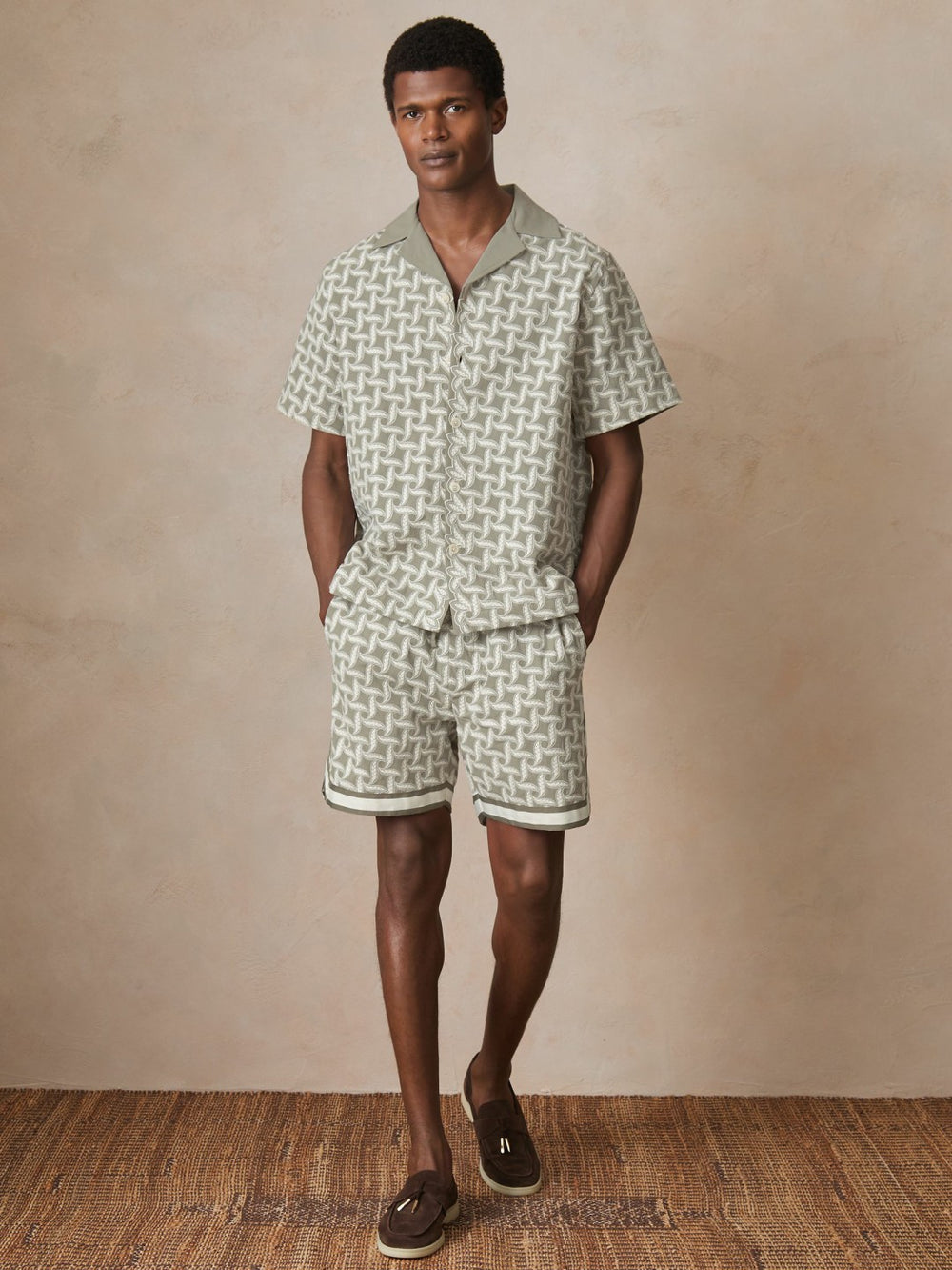 | Ché Motif-Embroidered Shirt Sage/White | Men