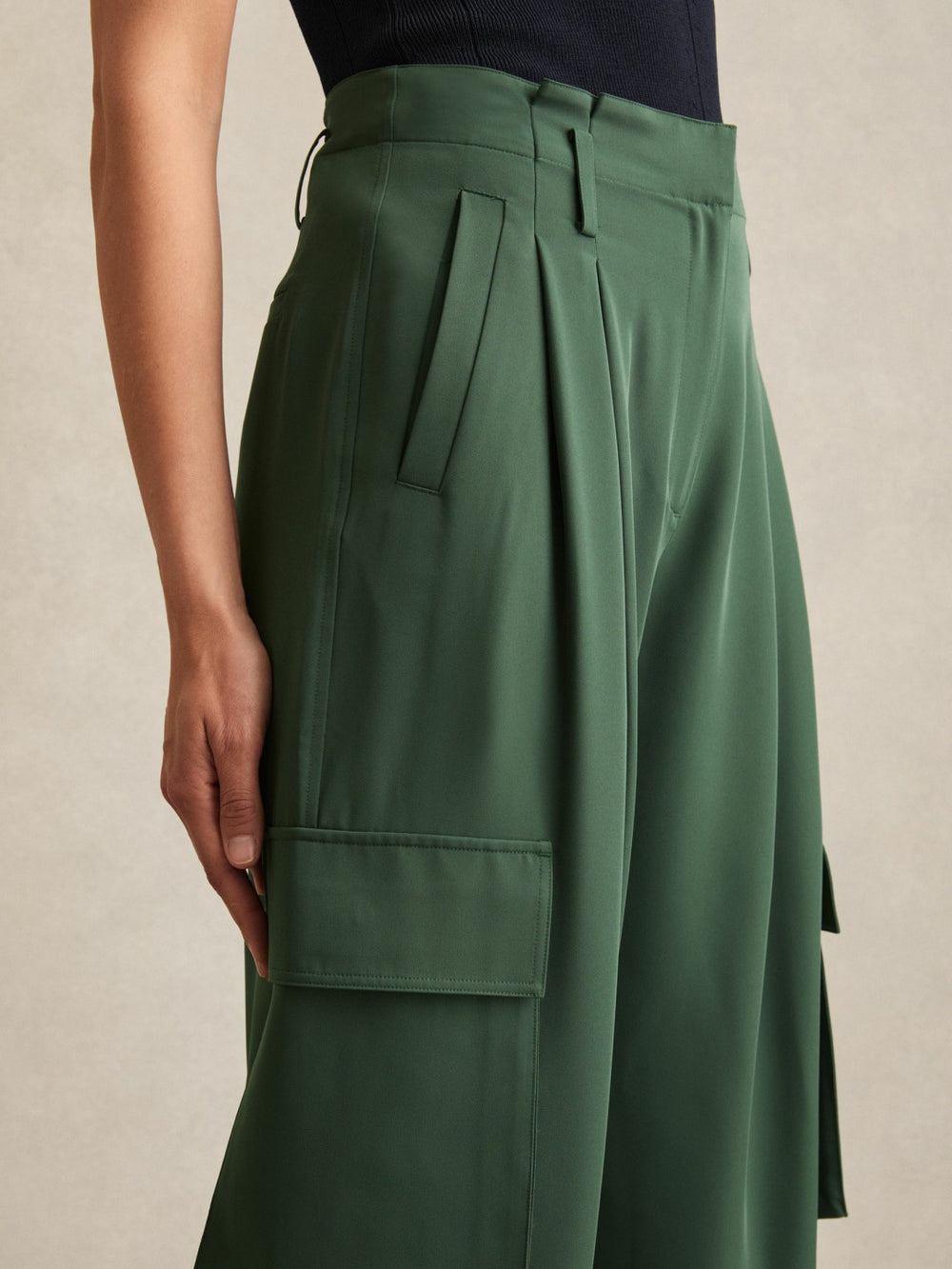 Wide-Leg Pleated Cargo Trousers Green | Women