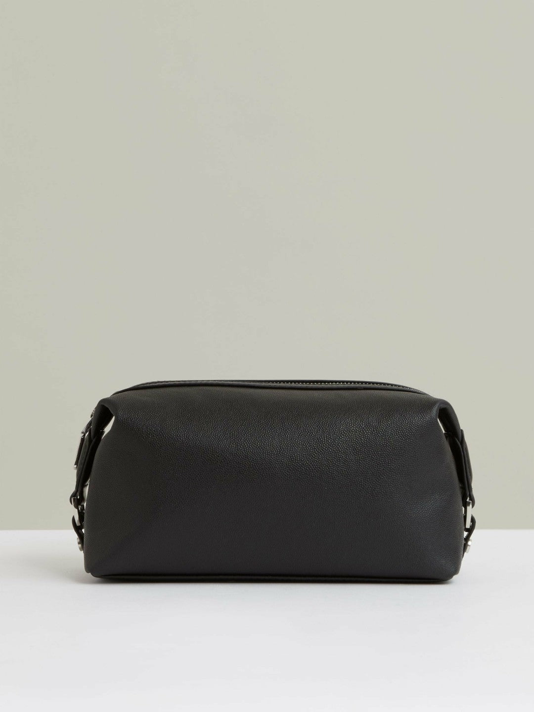 Micro-Grain Leather Washbag Black | Men