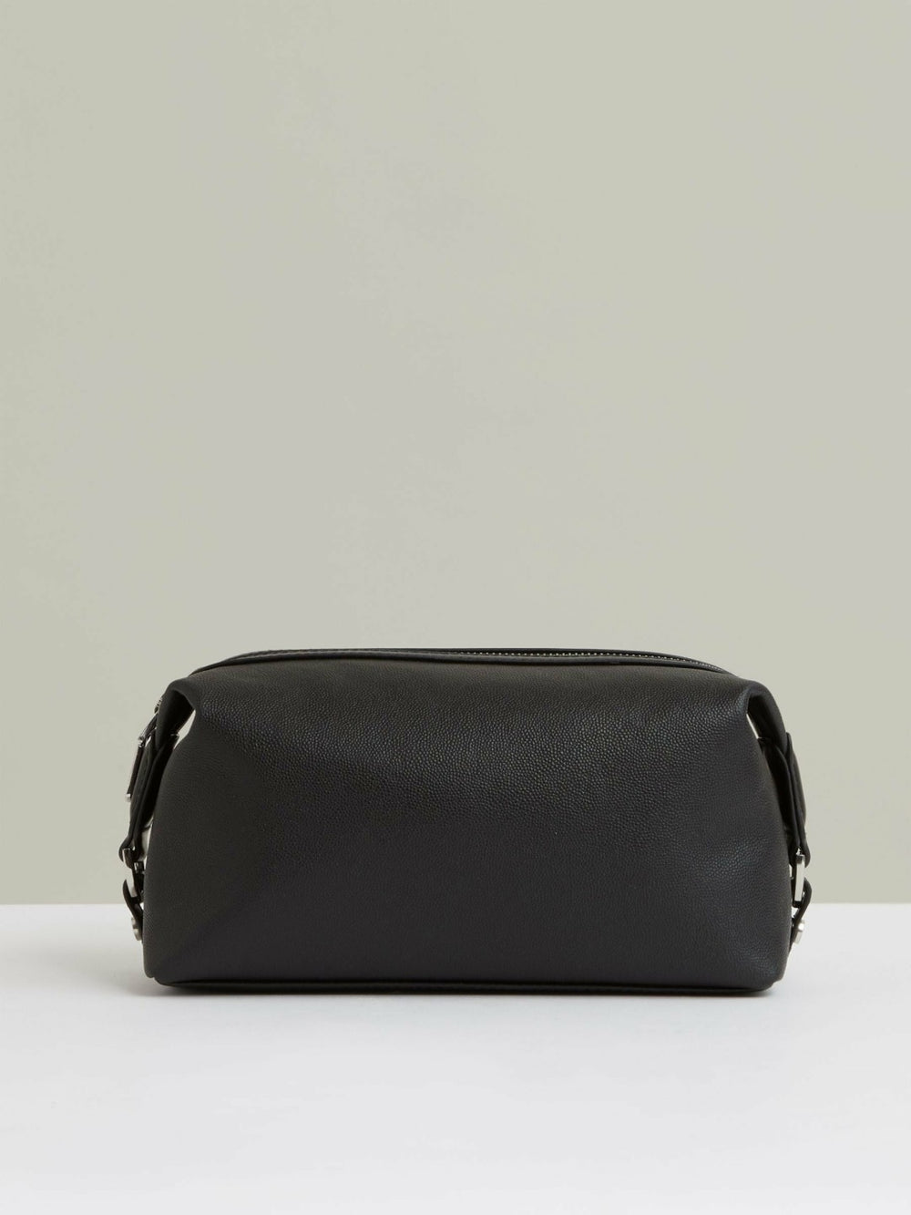 Micro-Grain Leather Washbag Black | Men