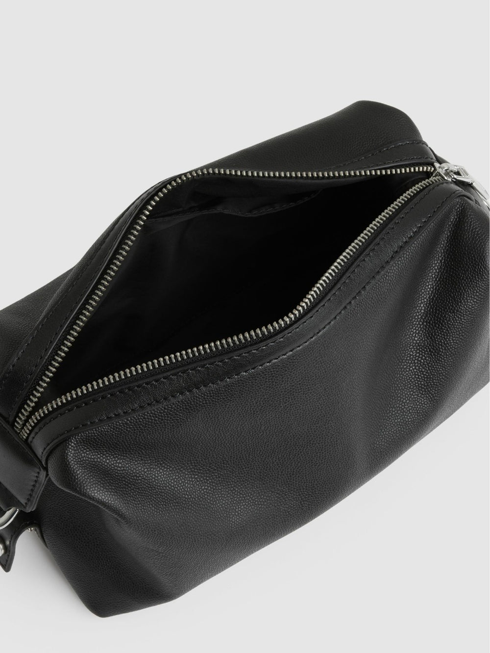 Micro-Grain Leather Washbag Black | Men