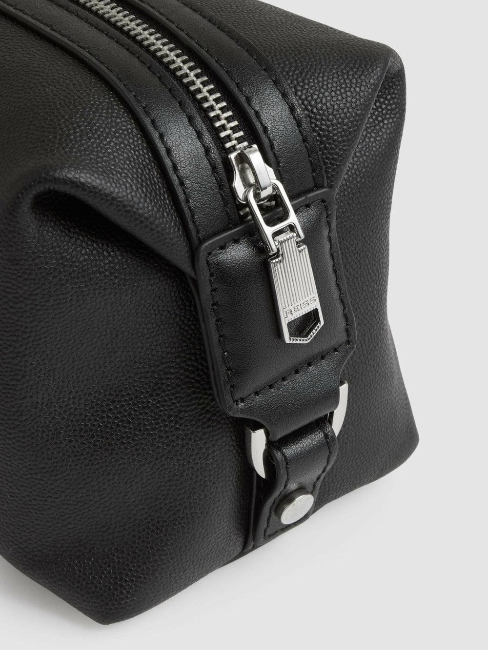 Micro-Grain Leather Washbag Black | Men