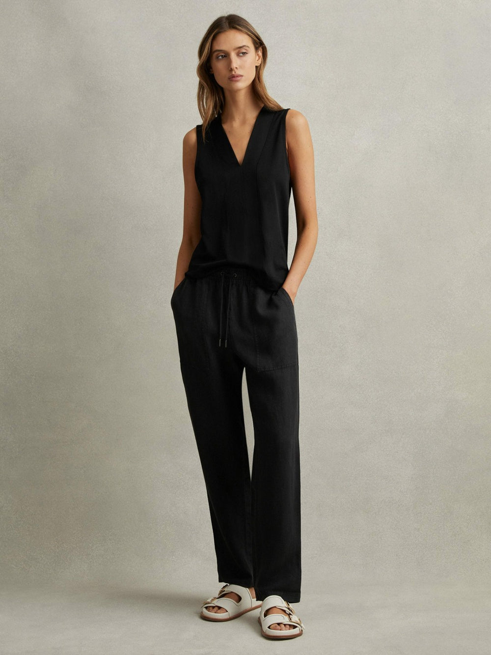 V-Neck Shell Top Black | Women